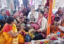 श्री कालिका माता परिसर में नव वर्ष के उपलक्ष में अखिलेश्वर महादेव मंदिर द्वारा की भजन संध्या
