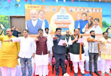 कैबिनेट मंत्री काश्यप ने हुजूर विधानसभा के कार्यकर्ताओं को स्वदेशी का संकल्प दिलाया