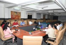 कलेक्टर ने उर्वरक की उपलब्धता की समीक्षा की