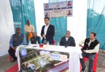 रतलाम रेलवे स्टेशन परिसर में “रेलवे–रोटरी पीस गार्डन” के निर्माण हेतु भूमिपूजन