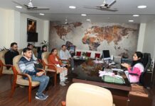 उर्वरक वितरण की सतत मॉनिटरिंग करें