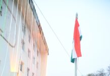 महापौर प्रहलाद पटेल ने निगम भवन पर ध्वजारोहण किया