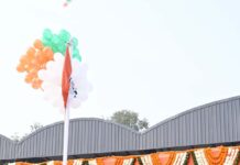 गणतंत्र दिवस पर मुख्य समारोह में कैबिनेट मंत्री श्री चेतन्य काश्यप ने ध्वजारोहण कर परेड की सलामी ली