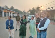 कलेक्टर ने मिट्टी परीक्षण प्रयोगशाला का निरीक्षण किया