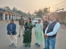 कलेक्टर ने मिट्टी परीक्षण प्रयोगशाला का निरीक्षण किया